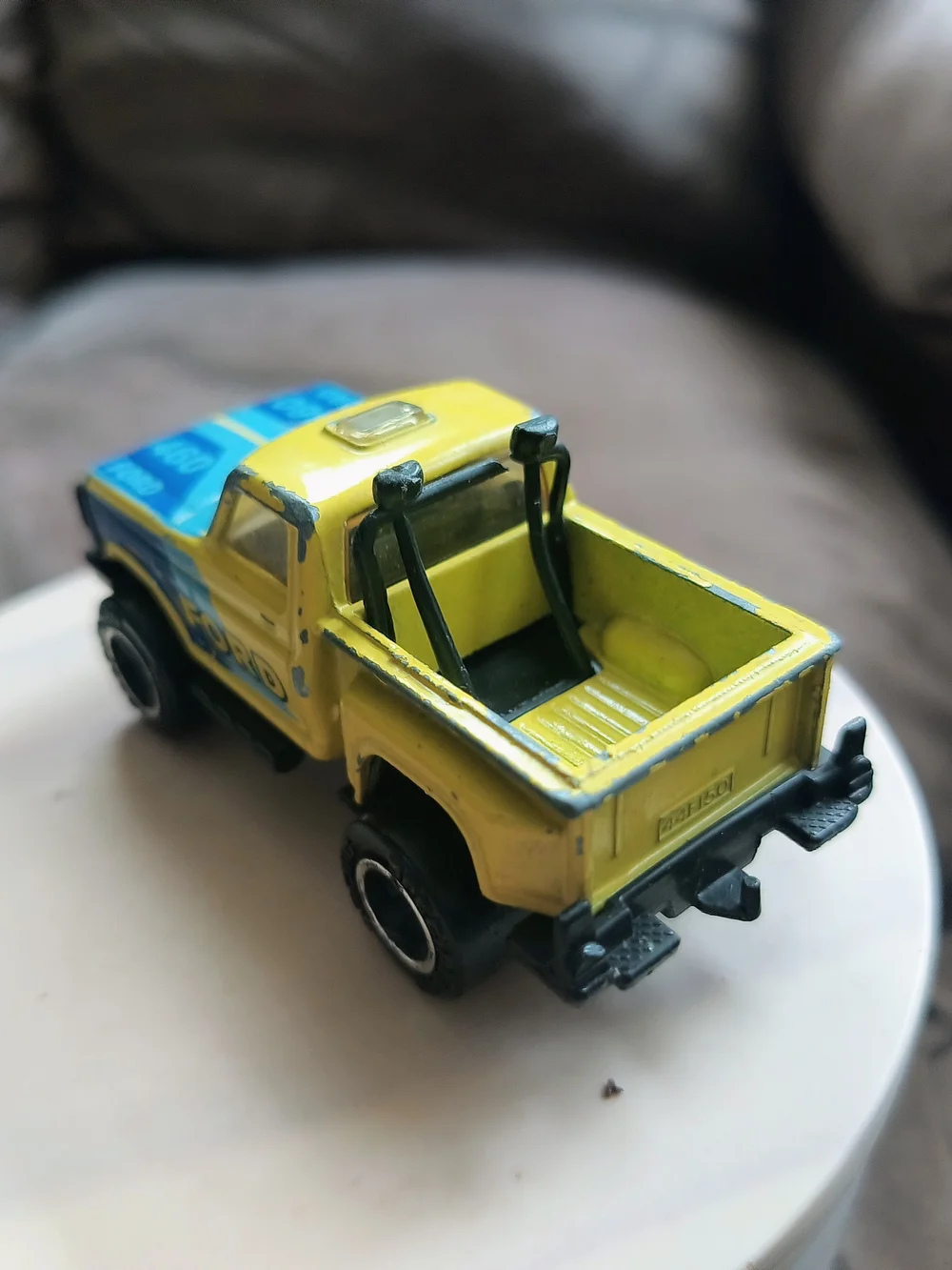 Matchbox Ford Yellow & Blue Kids Toy Pickup Truck us 1/64 Scale